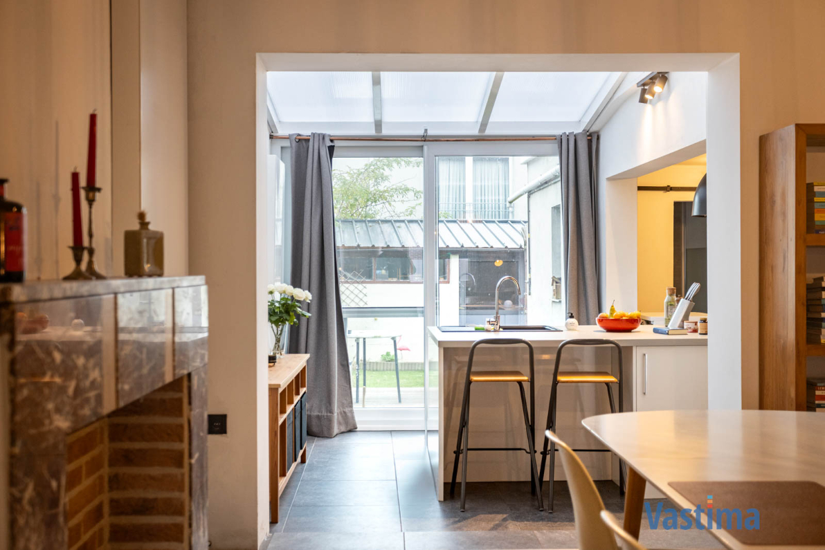 Immo Vastima - Huis Te koop Erembodegem - Gerenoveerde gezinswoning met tuin in Erembodegem