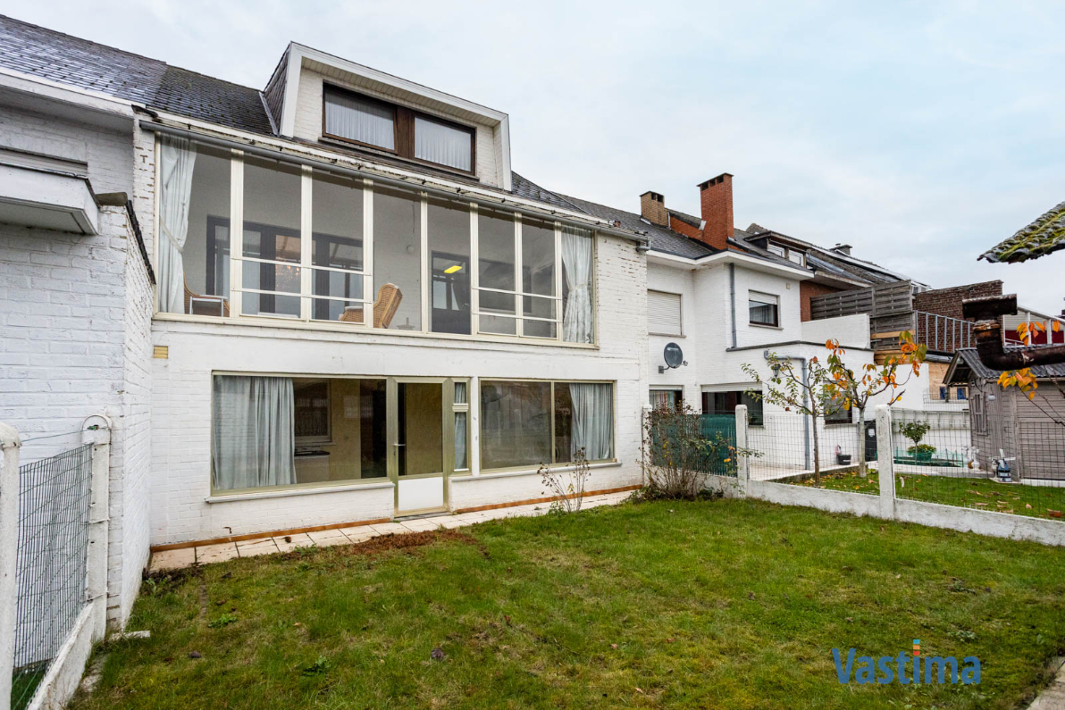 Immo Vastima - Huis Te koop Denderleeuw - Ruime gezinswoning met potentieel nabij centrum Denderleeuw