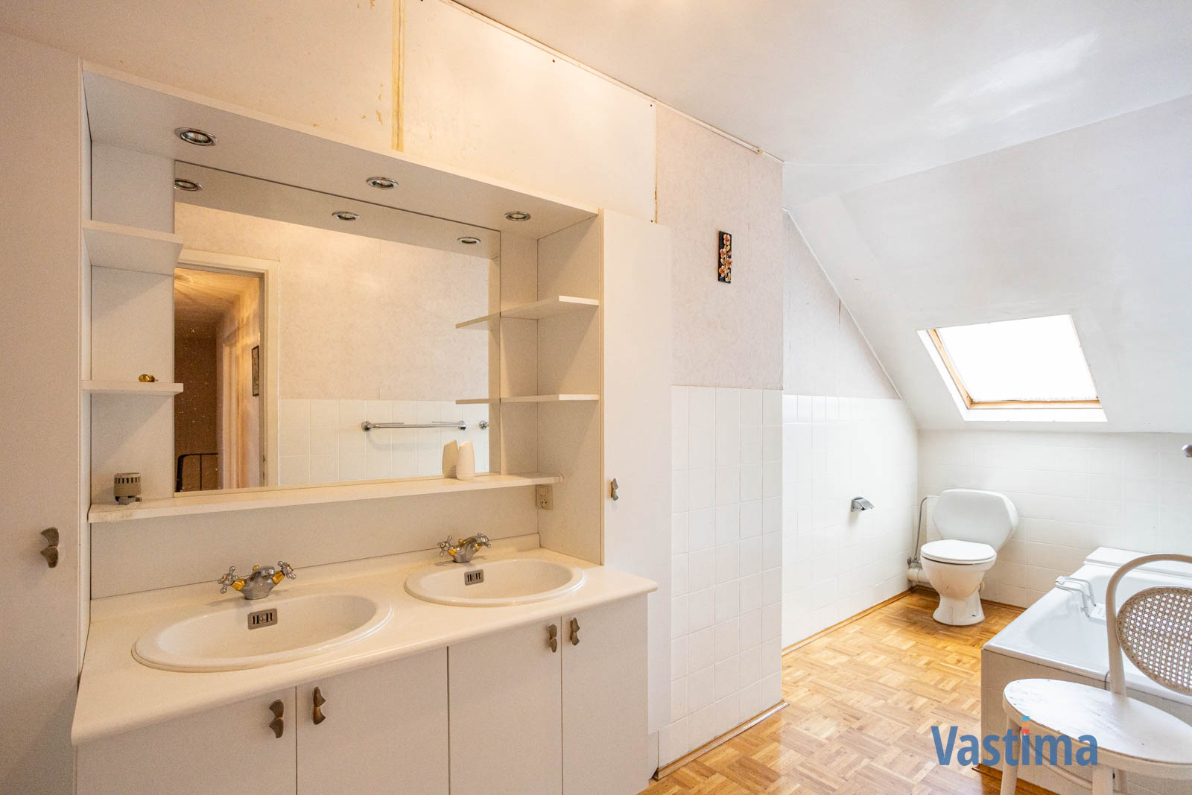 Immo Vastima - Huis Te koop Denderleeuw - Ruime gezinswoning met potentieel nabij centrum Denderleeuw