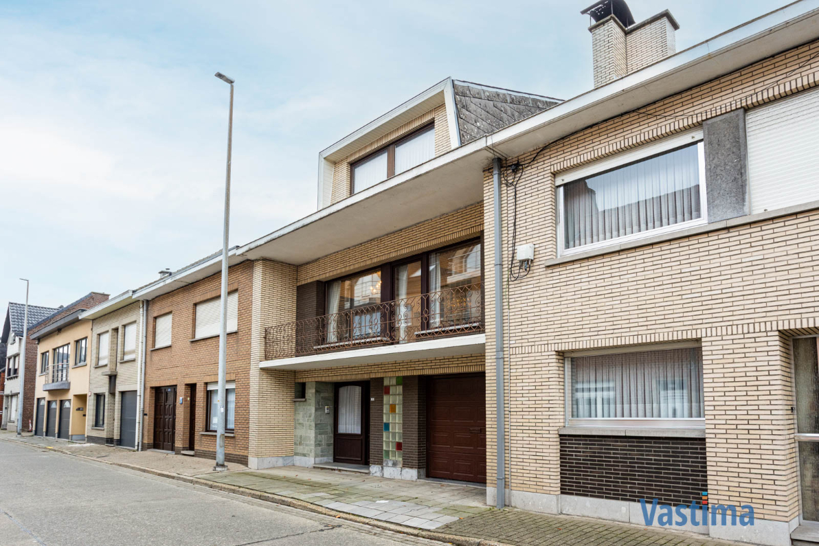 Immo Vastima - Huis Te koop Denderleeuw - Ruime gezinswoning met potentieel nabij centrum Denderleeuw