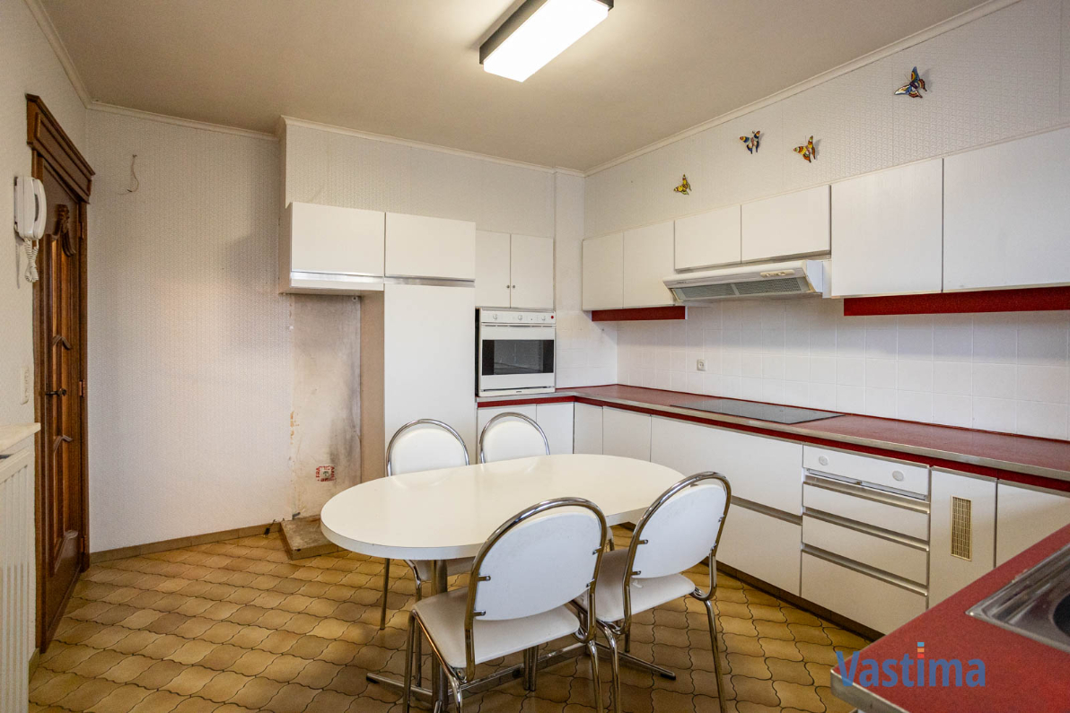 Immo Vastima - Huis Te koop Denderleeuw - Ruime gezinswoning met potentieel nabij centrum Denderleeuw