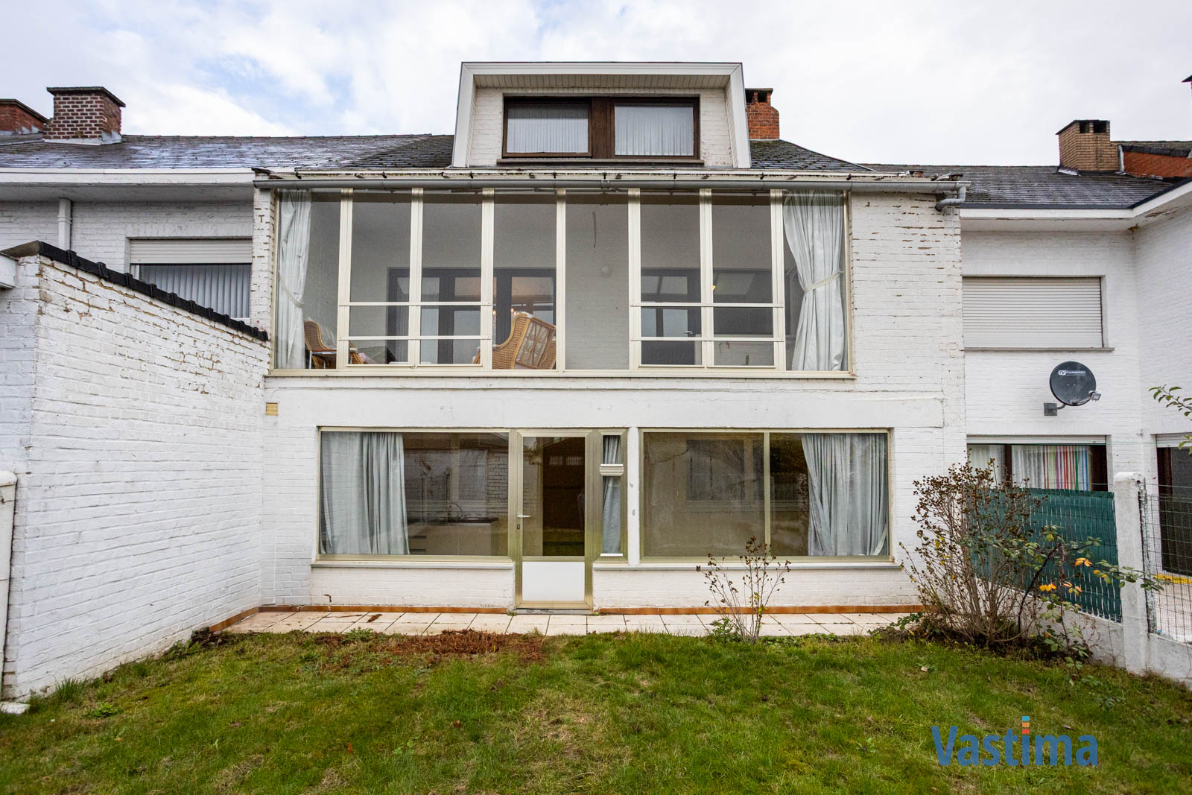 Immo Vastima - Huis Te koop Denderleeuw - Ruime gezinswoning met potentieel nabij centrum Denderleeuw