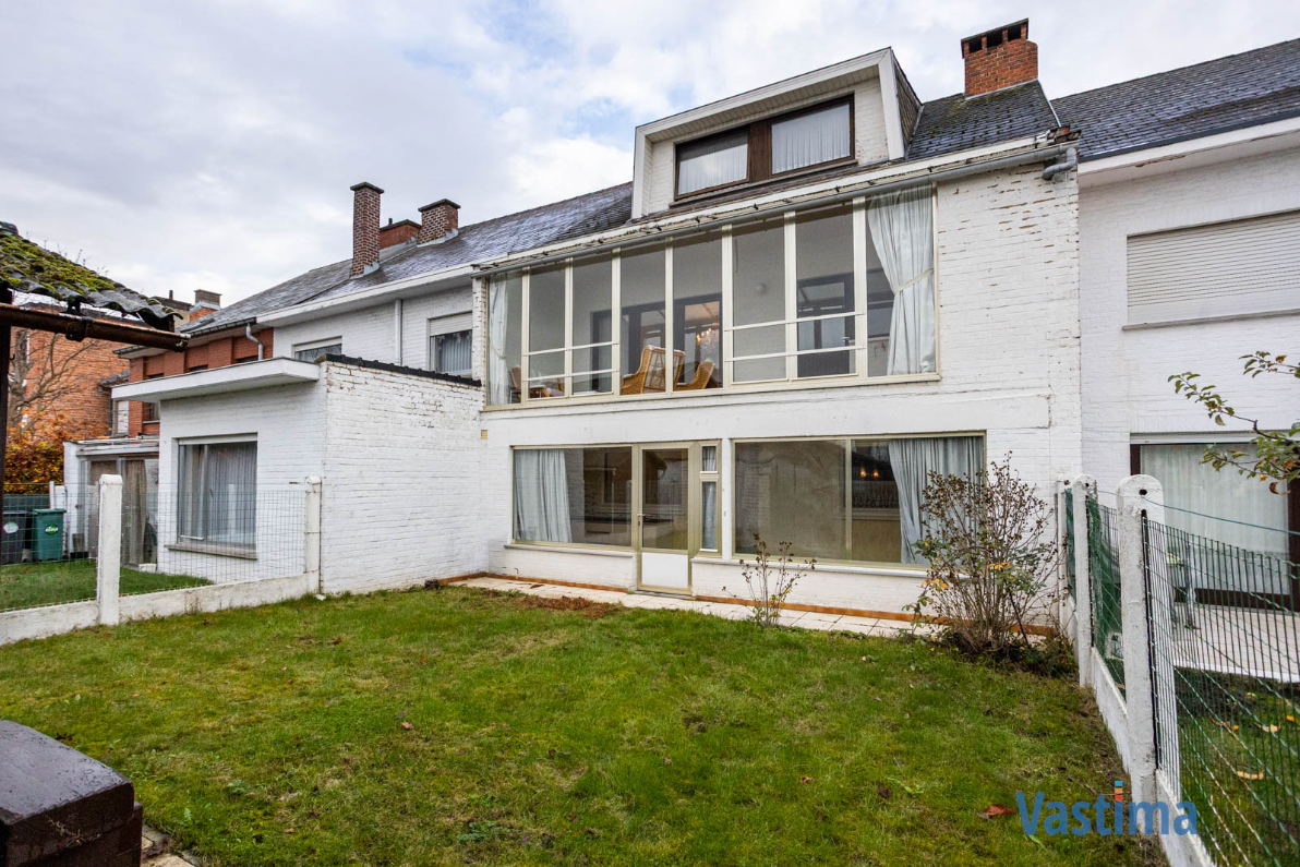 Immo Vastima - Huis Te koop Denderleeuw - Ruime gezinswoning met potentieel nabij centrum Denderleeuw