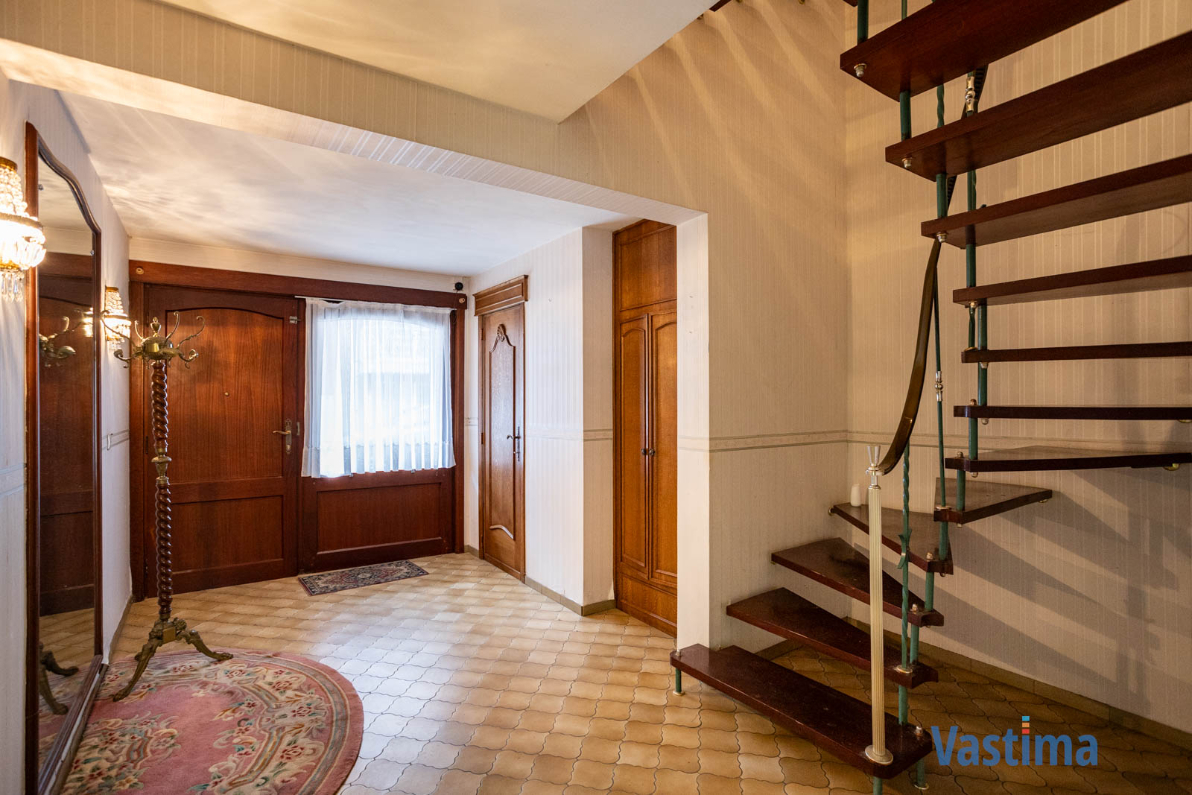 Immo Vastima - Huis Te koop Denderleeuw - Ruime gezinswoning met potentieel nabij centrum Denderleeuw