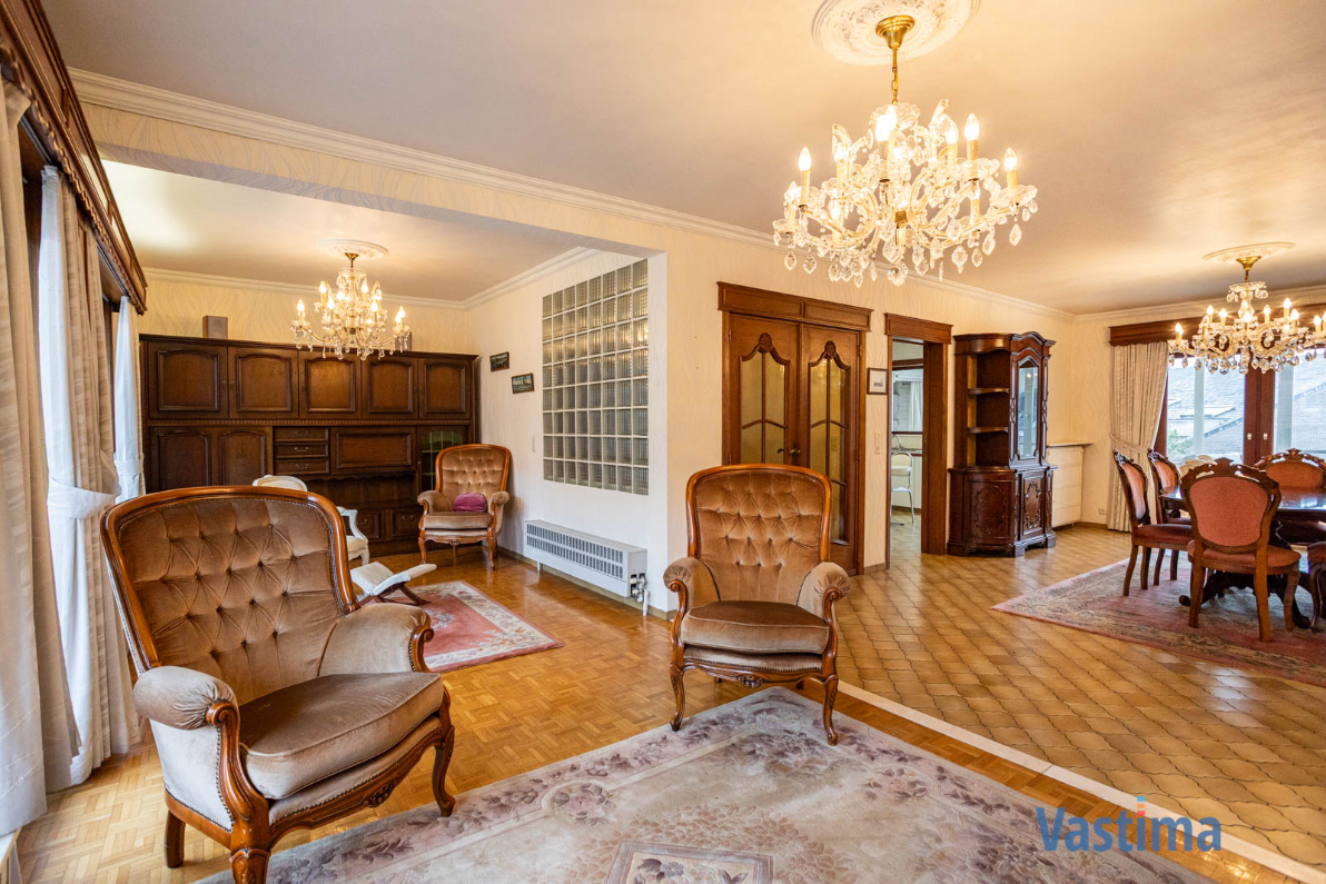 Immo Vastima - Huis Te koop Denderleeuw - Ruime gezinswoning met potentieel nabij centrum Denderleeuw