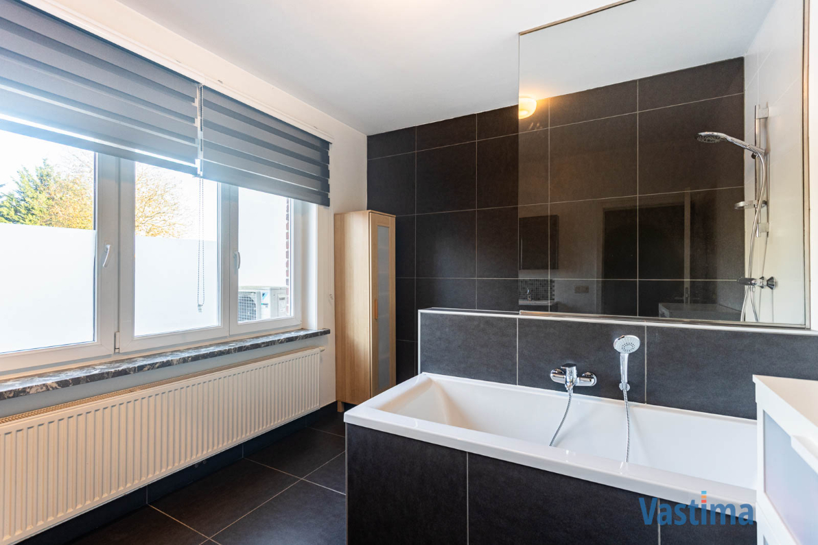 Immo Vastima - Huis Te koop Aalst - Instapklare, lichtrijke én gerenoveerde gezinswoning
