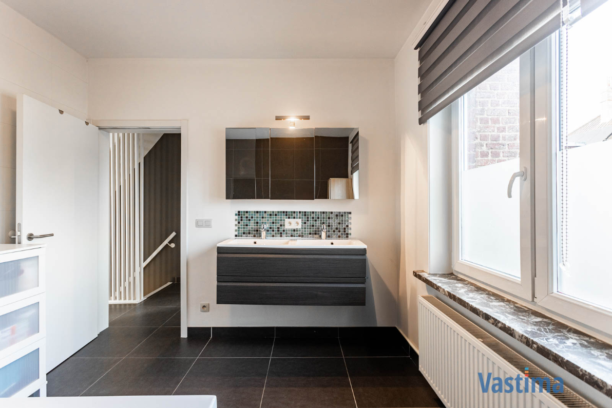 Immo Vastima - Huis Te koop Aalst - Instapklare, lichtrijke én gerenoveerde gezinswoning