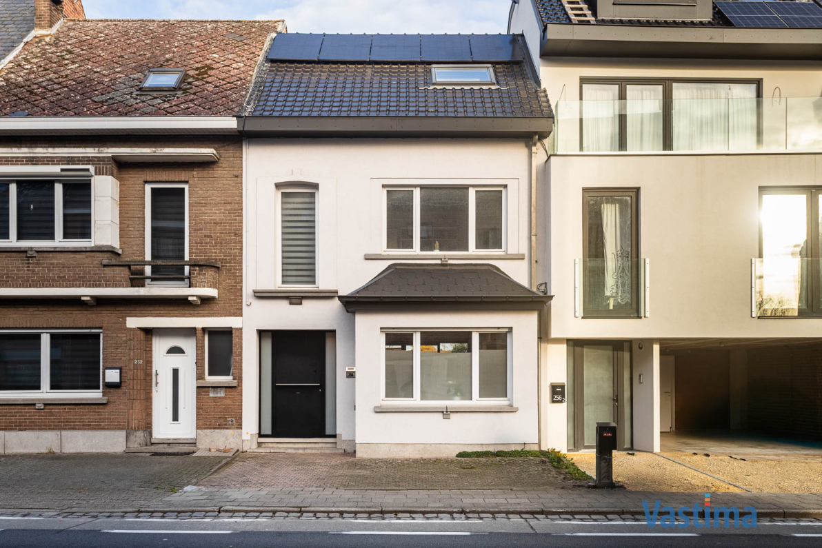 Immo Vastima - Huis Te koop Aalst - Instapklare, lichtrijke én gerenoveerde gezinswoning