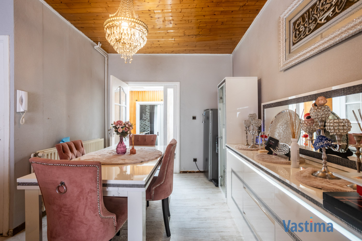 Immo Vastima - Huis Te koop Aalst - Gezinswoning met loods in Aalst – perfect voor wonen én werken