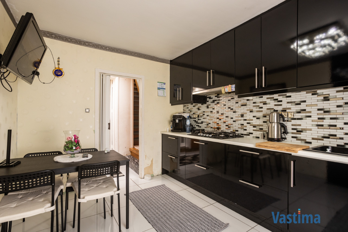 Immo Vastima - Huis Te koop Aalst - Gezinswoning met loods in Aalst – perfect voor wonen én werken