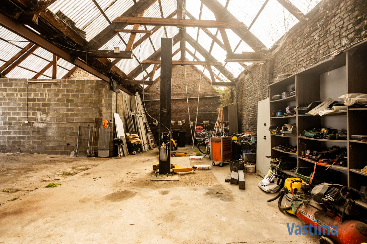 Immo Vastima - Huis Te koop Aalst - Gezinswoning met loods in Aalst – perfect voor wonen én werken