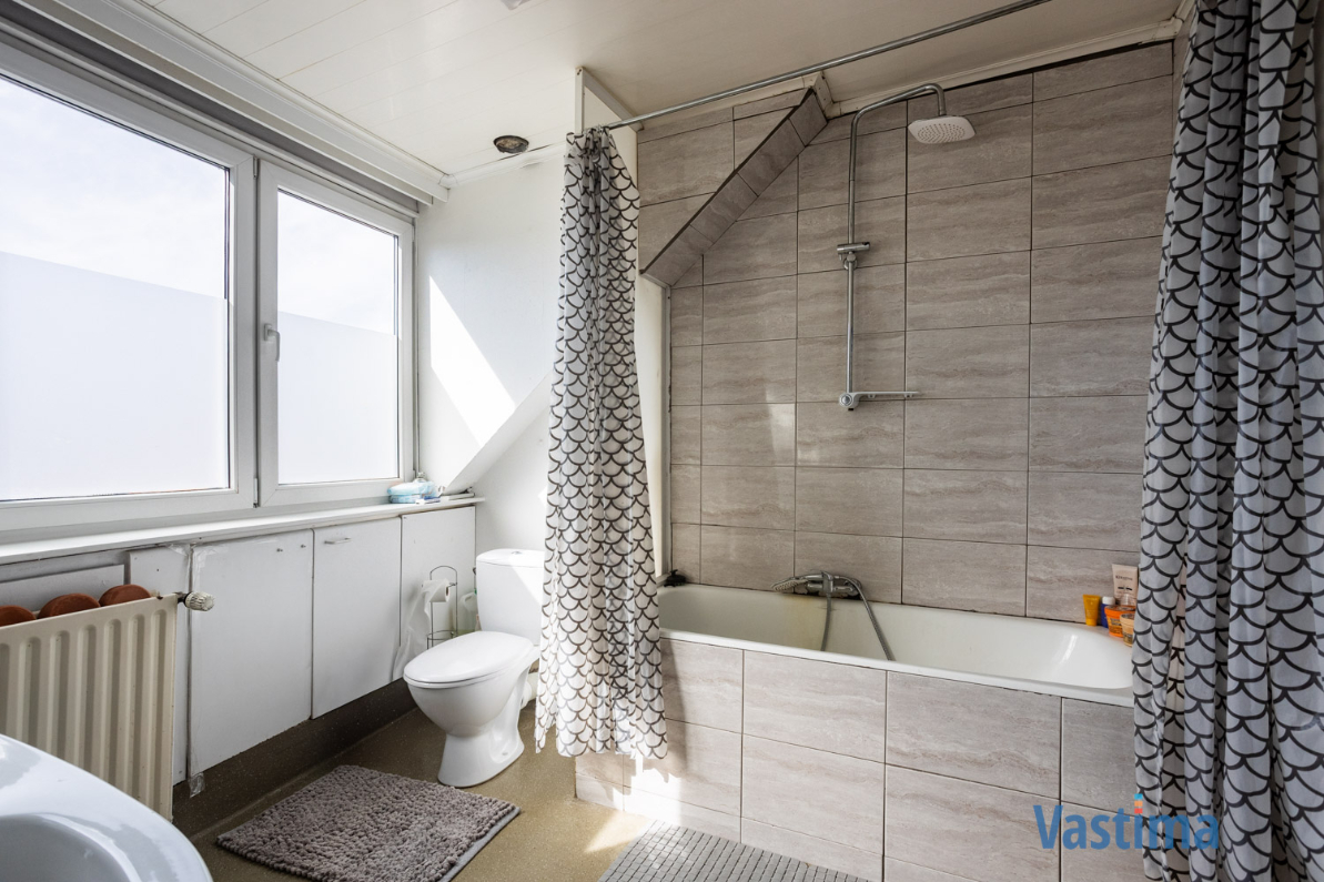 Immo Vastima - Huis Te koop Aalst - Twee aanpalende woningen met loods nabij centrum Aalst – ideaal voor wonen, werken of project