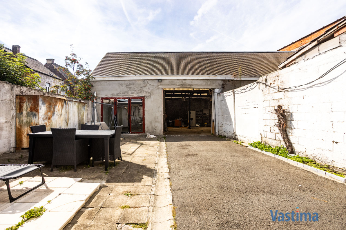 Immo Vastima - Huis Te koop Aalst - Twee aanpalende woningen met loods nabij centrum Aalst – ideaal voor wonen, werken of project