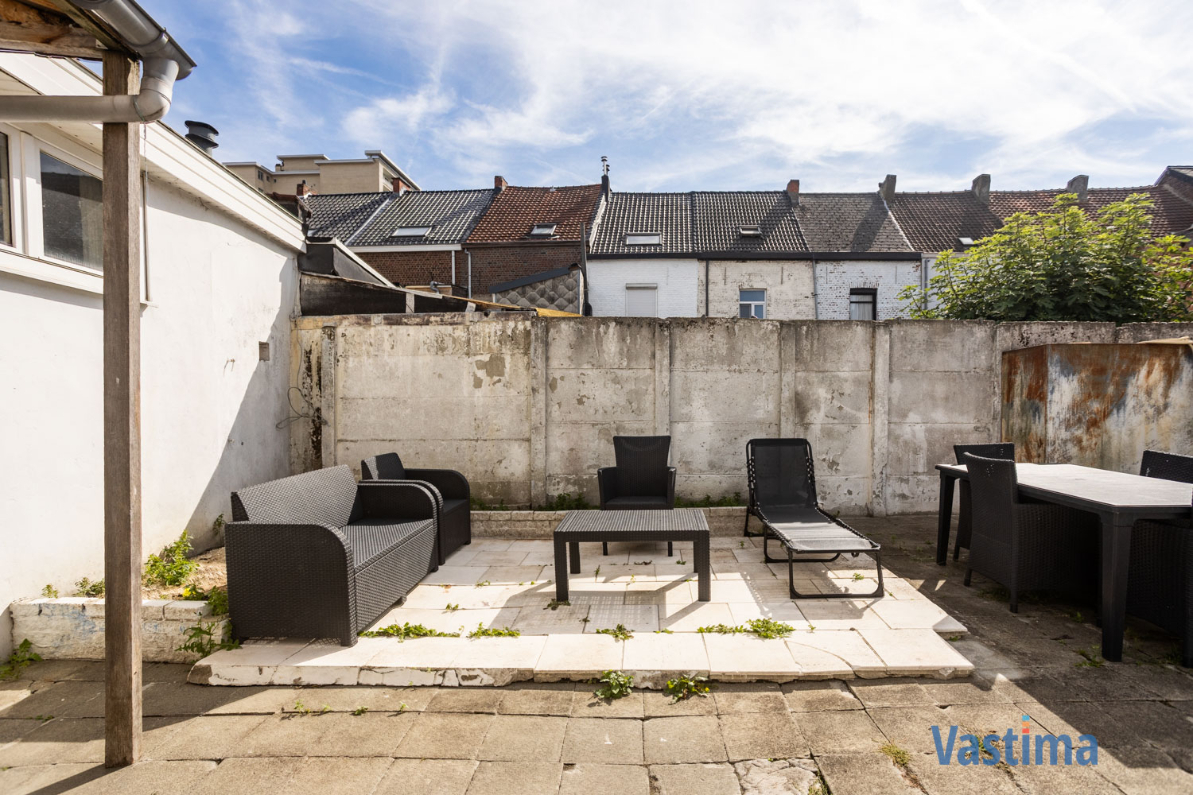 Immo Vastima - Huis Te koop Aalst - Twee aanpalende woningen met loods nabij centrum Aalst – ideaal voor wonen, werken of project