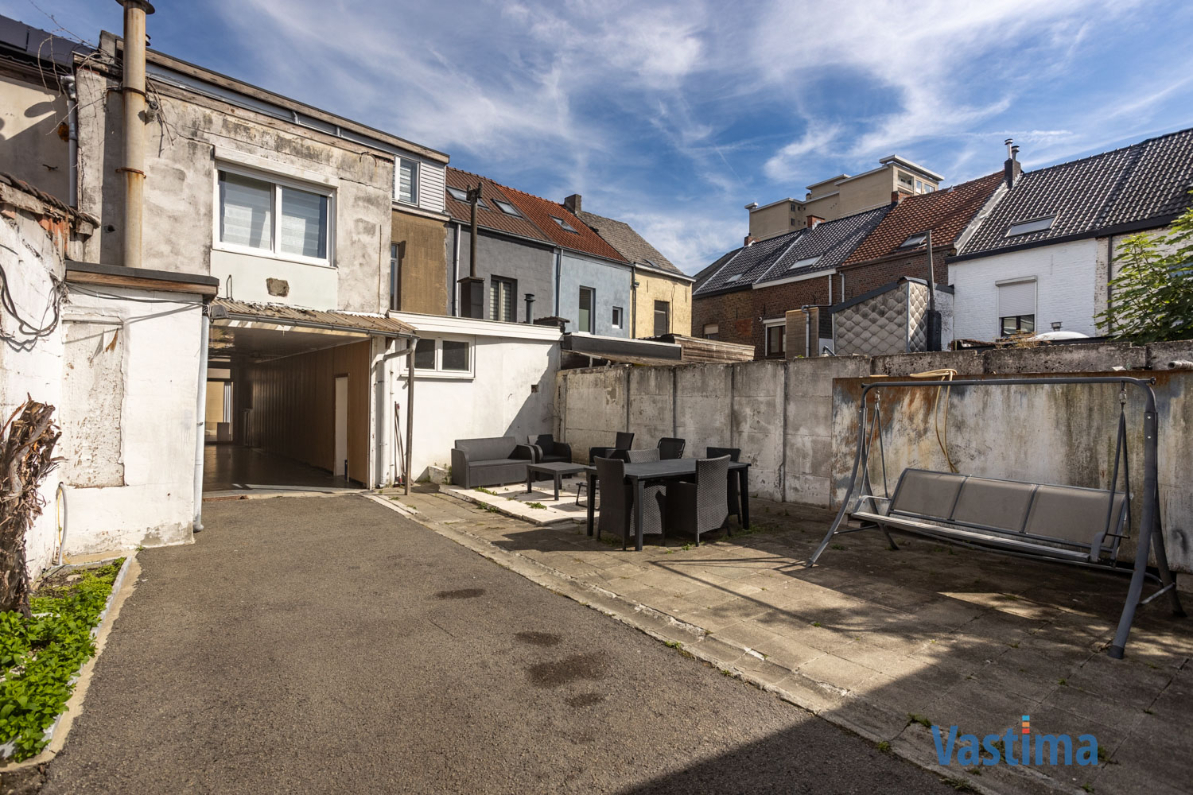 Immo Vastima - Huis Te koop Aalst - Twee aanpalende woningen met loods nabij centrum Aalst – ideaal voor wonen, werken of project