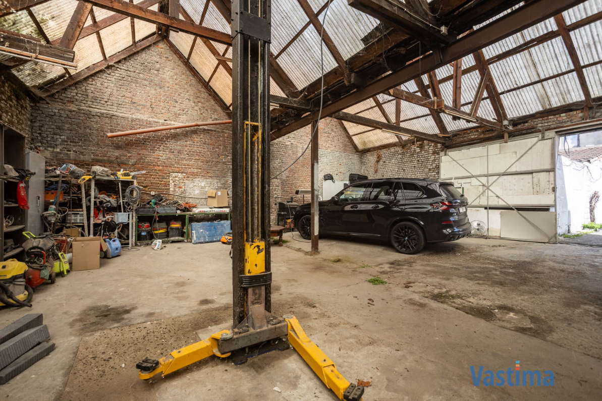 Immo Vastima - Huis Te koop Aalst - Twee aanpalende woningen met loods nabij centrum Aalst – ideaal voor wonen, werken of project