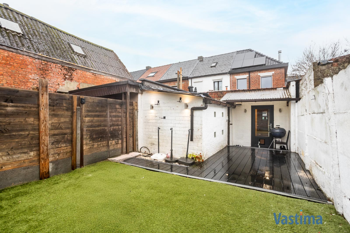 Immo Vastima - Huis Te koop Aalst - Stadswoning met zonnepanelen en tuin