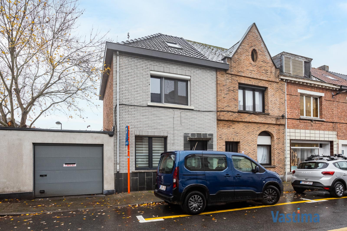 Immo Vastima - Huis Te koop Aalst - Stadswoning met zonnepanelen en tuin