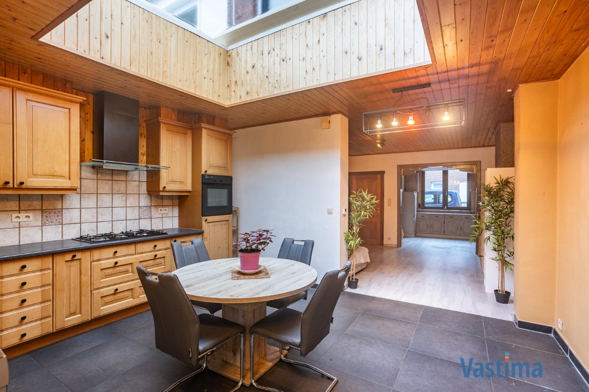 Immo Vastima - Huis Te koop Aalst - Stadswoning met zonnepanelen en tuin