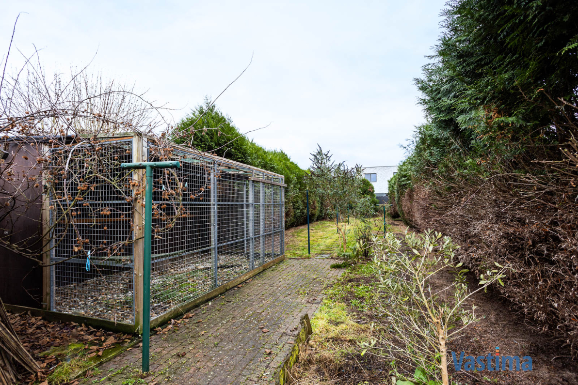 Immo Vastima - Huis Te koop Lede - Te renoveren, halfopen woning met zuid gerichte tuin