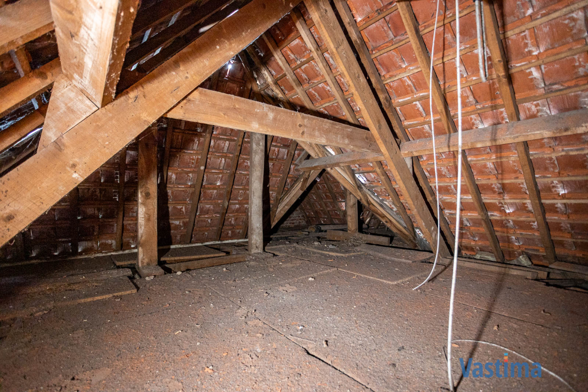 Immo Vastima - Huis Te koop Lede - Te renoveren, halfopen woning met zuid gerichte tuin