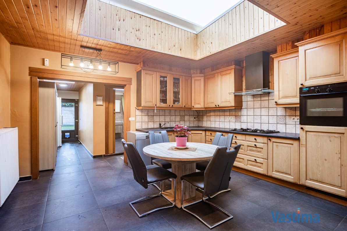 Immo Vastima - Huis Te koop Aalst - Stadswoning met zonnepanelen en tuin