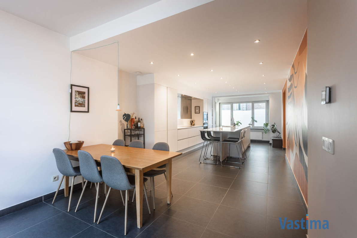 Immo Vastima - Huis Te koop Aalst - Instapklare, lichtrijke én gerenoveerde gezinswoning