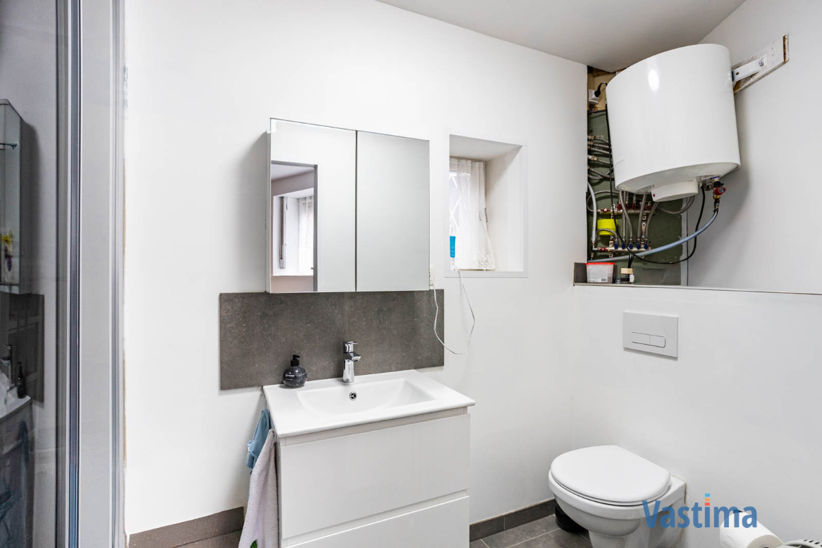 Immo Vastima - Huis Te koop Erembodegem - Uniek pand bestaande uit 2 woongelegenheden, garage en buitenruimte