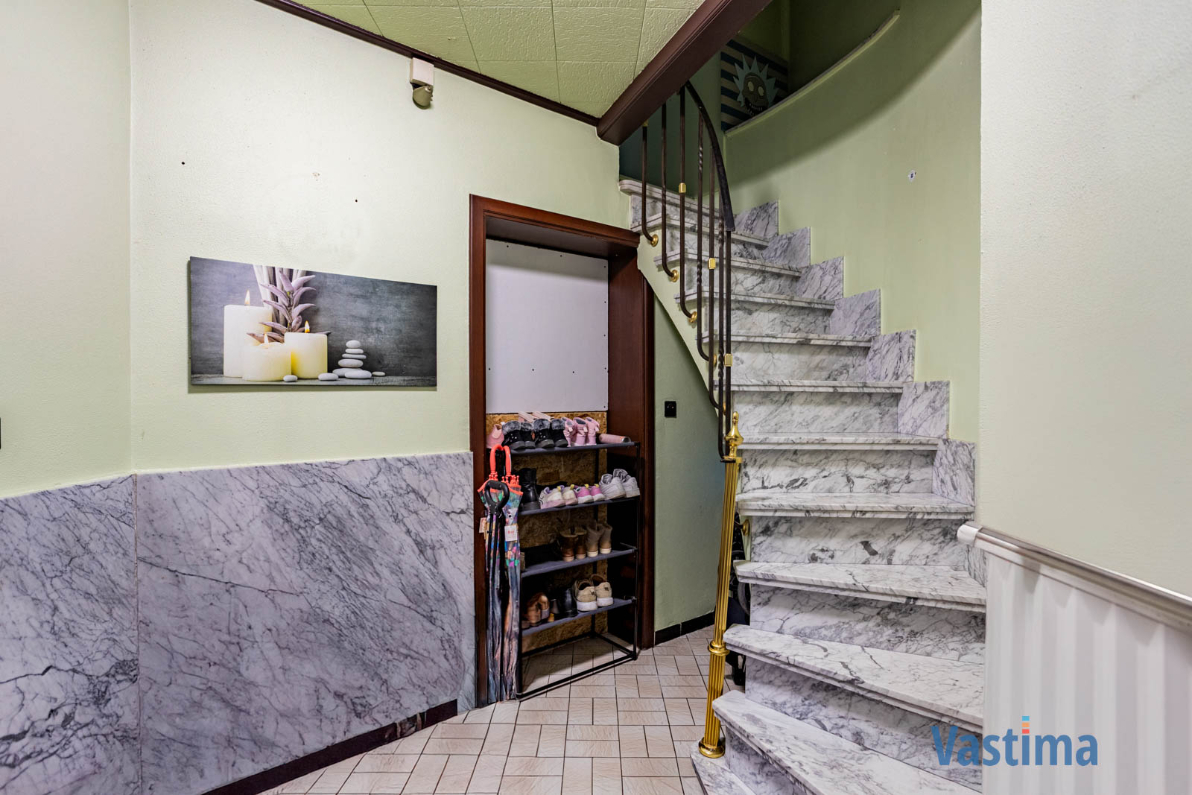 Immo Vastima - Huis Te koop Erembodegem - Uniek pand bestaande uit 2 woongelegenheden, garage en buitenruimte