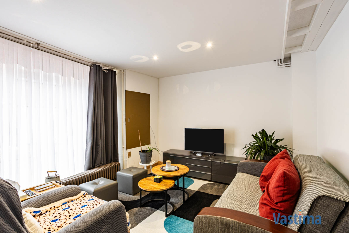 Immo Vastima - Commercieel Te koop Erembodegem - Handelswoning met garage en buitenruimte