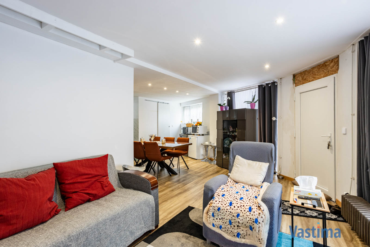 Immo Vastima - Commercieel Te koop Erembodegem - Handelswoning met garage en buitenruimte