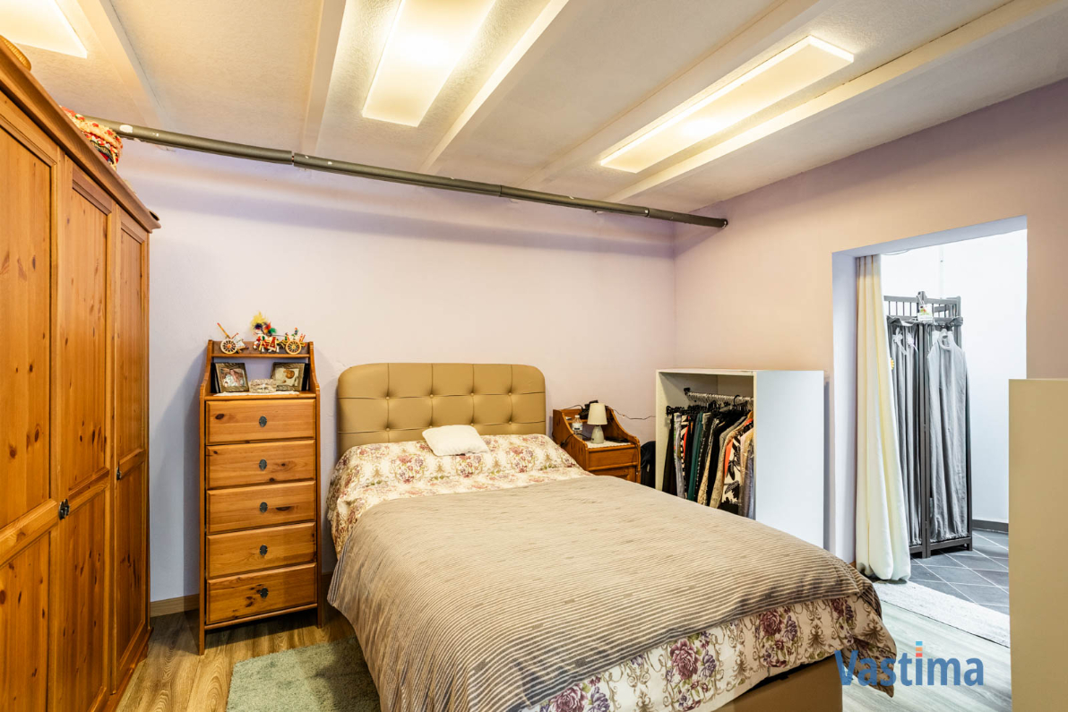 Immo Vastima - Commercieel Te koop Erembodegem - Handelswoning met garage en buitenruimte