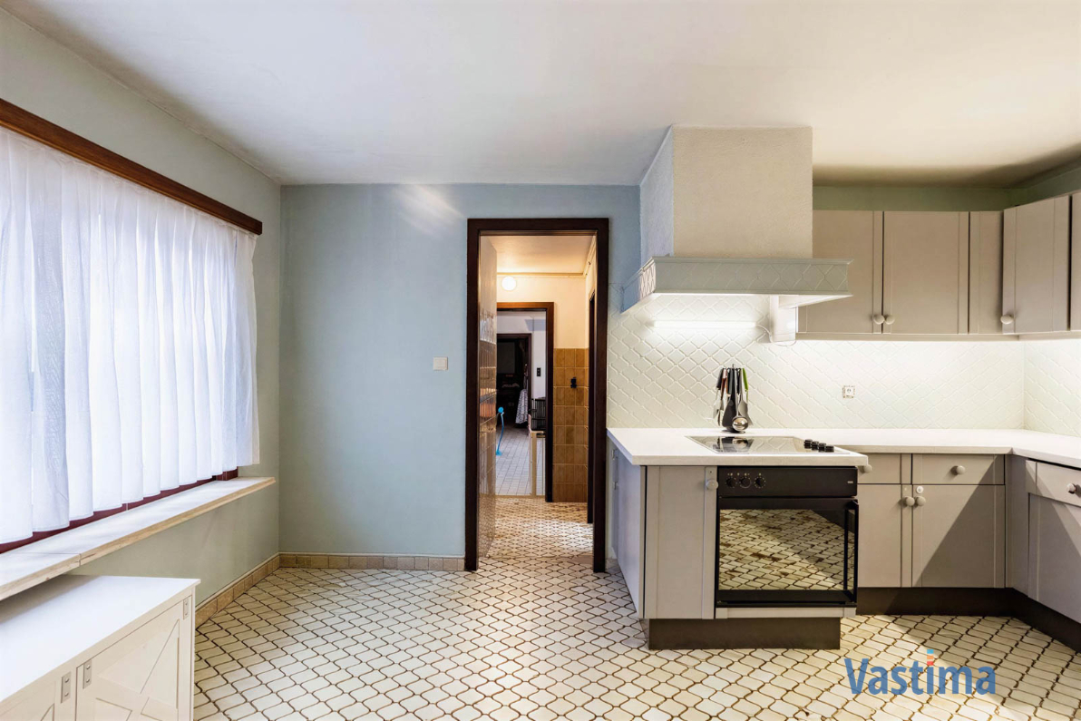 Immo Vastima - Commercieel Te koop Erembodegem - Handelswoning met garage en buitenruimte