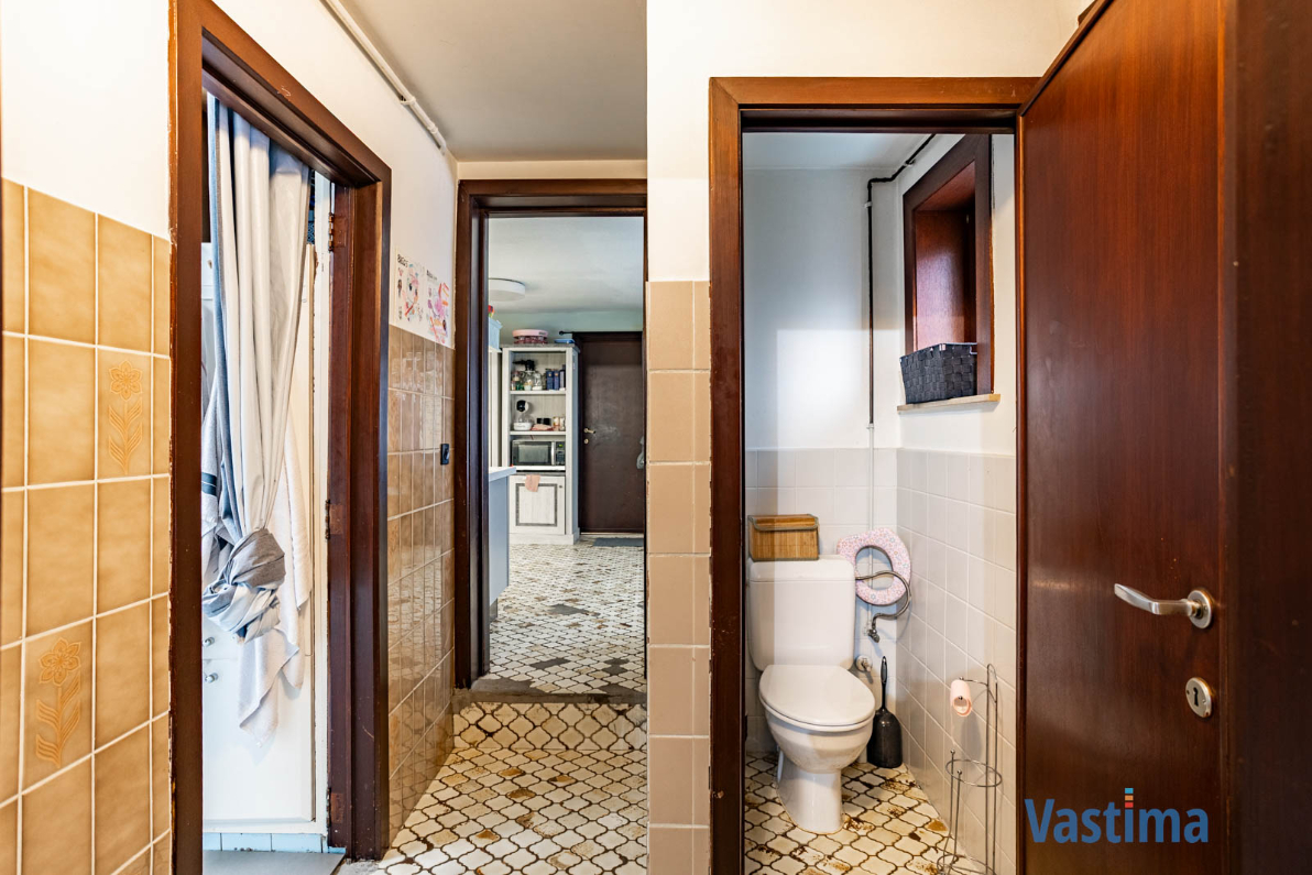 Immo Vastima - Commercieel Te koop Erembodegem - Handelswoning met garage en buitenruimte