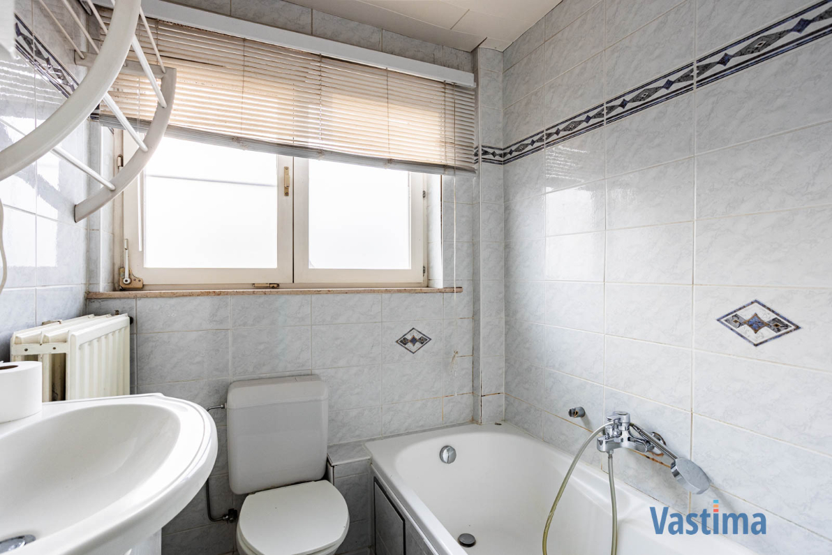 Immo Vastima - Huis Te koop Aalst - Op te frissen gezinswoning met 3 slaapkamers, garage en tuin