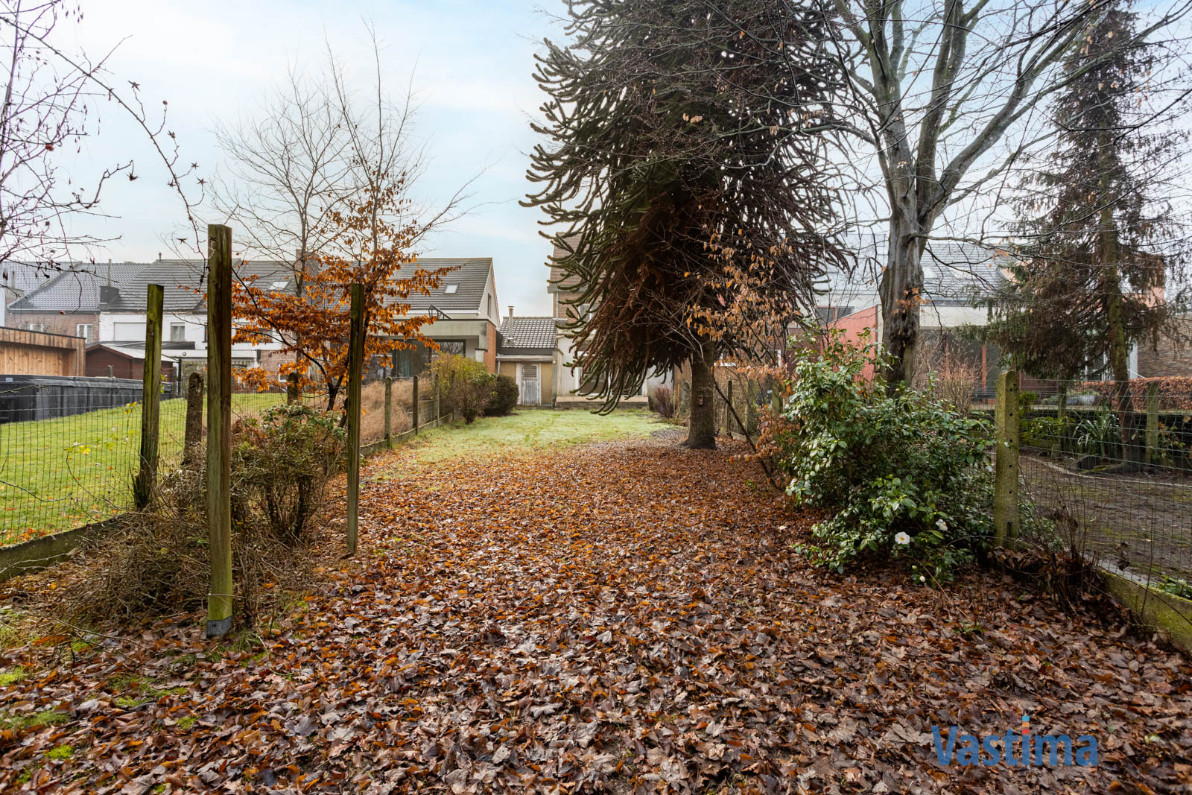 Immo Vastima - Huis Te koop Aalst - Op te frissen gezinswoning met 3 slaapkamers, garage en tuin