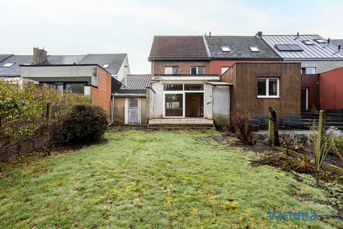 Immo Vastima - Huis Te koop Aalst - Op te frissen gezinswoning met 3 slaapkamers, garage en tuin