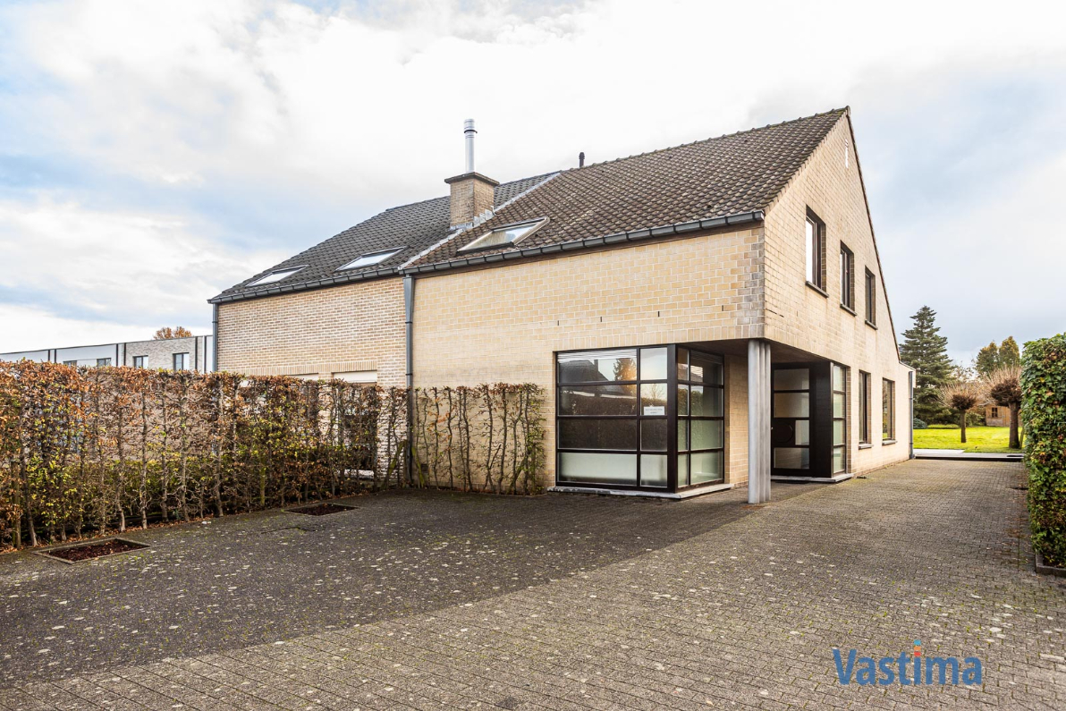 Immo Vastima - Huis Te koop Lede - Ruime halfopen gezinswoning met praktijkruimte en tuin