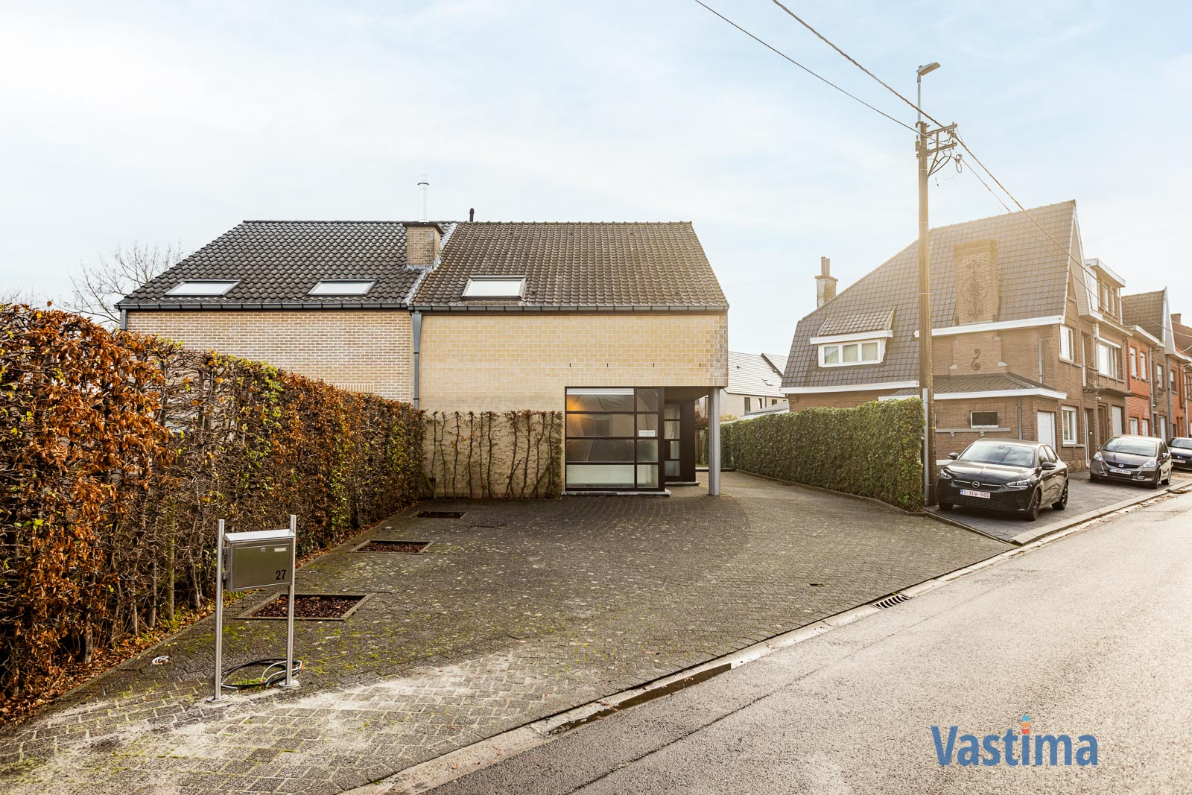 Immo Vastima - Huis Te koop Lede - Ruime halfopen gezinswoning met praktijkruimte en tuin