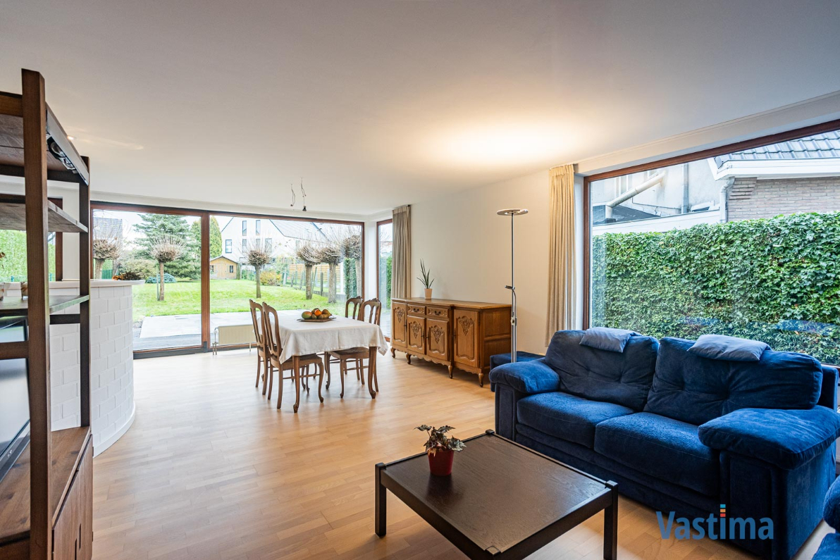Immo Vastima - Huis Te koop Lede - Ruime halfopen gezinswoning met praktijkruimte en tuin