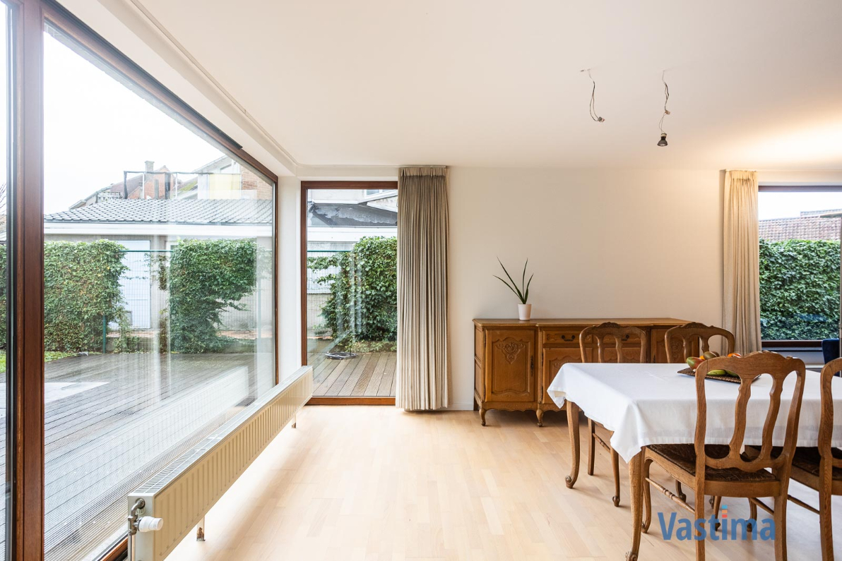 Immo Vastima - Huis Te koop Lede - Ruime halfopen gezinswoning met praktijkruimte en tuin