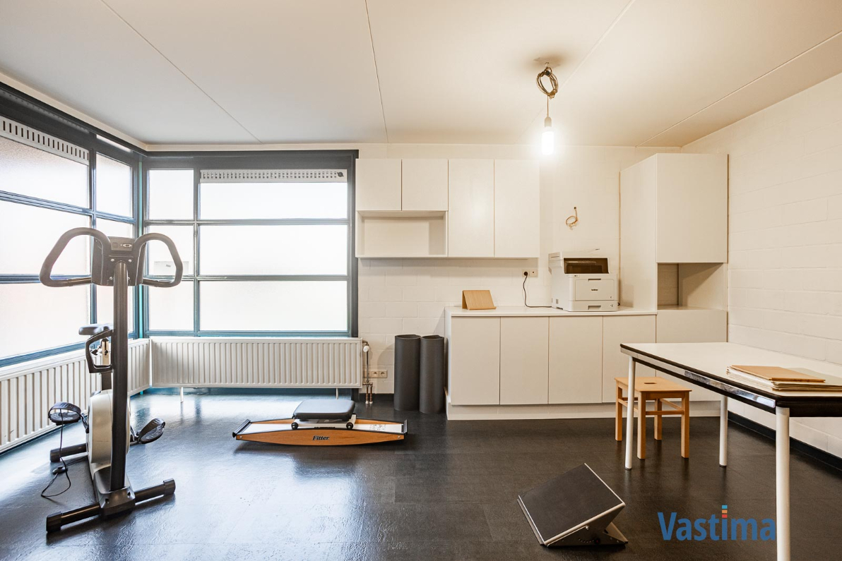 Immo Vastima - Huis Te koop Lede - Ruime halfopen gezinswoning met praktijkruimte en tuin