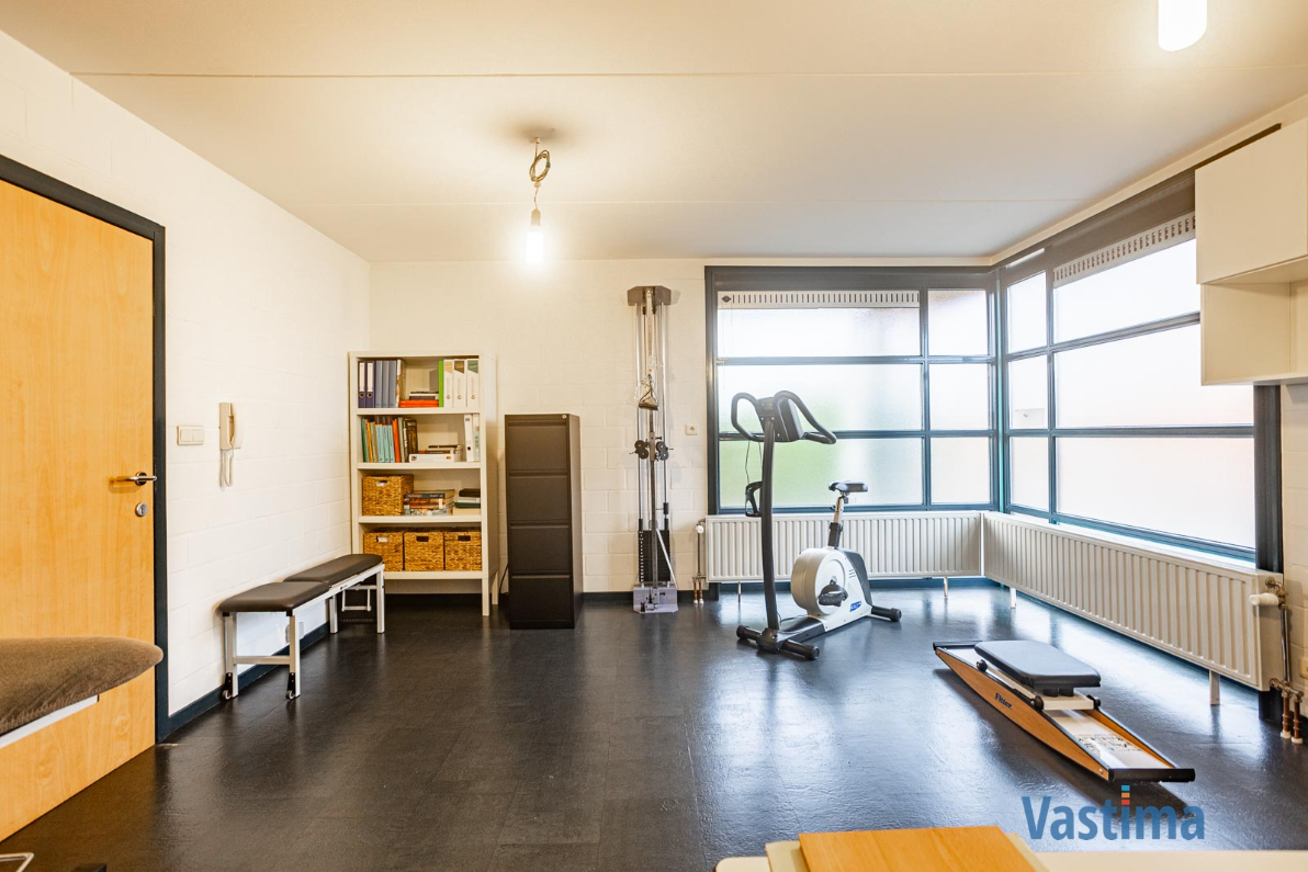 Immo Vastima - Huis Te koop Lede - Ruime halfopen gezinswoning met praktijkruimte en tuin