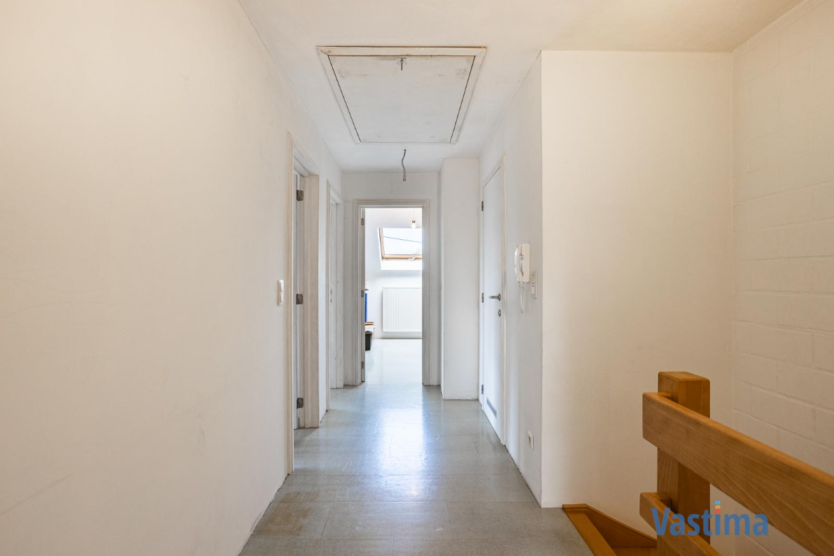 Immo Vastima - Huis Te koop Lede - Ruime halfopen gezinswoning met praktijkruimte en tuin