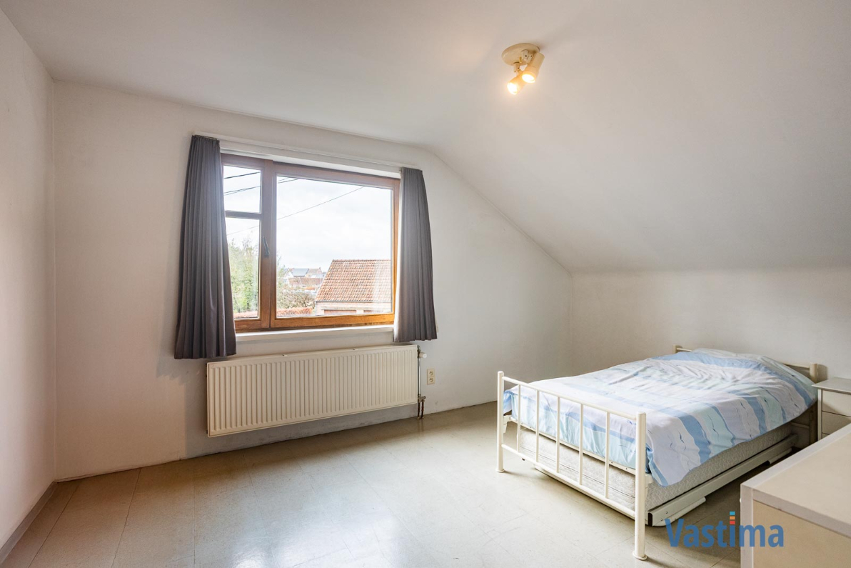 Immo Vastima - Huis Te koop Lede - Ruime halfopen gezinswoning met praktijkruimte en tuin