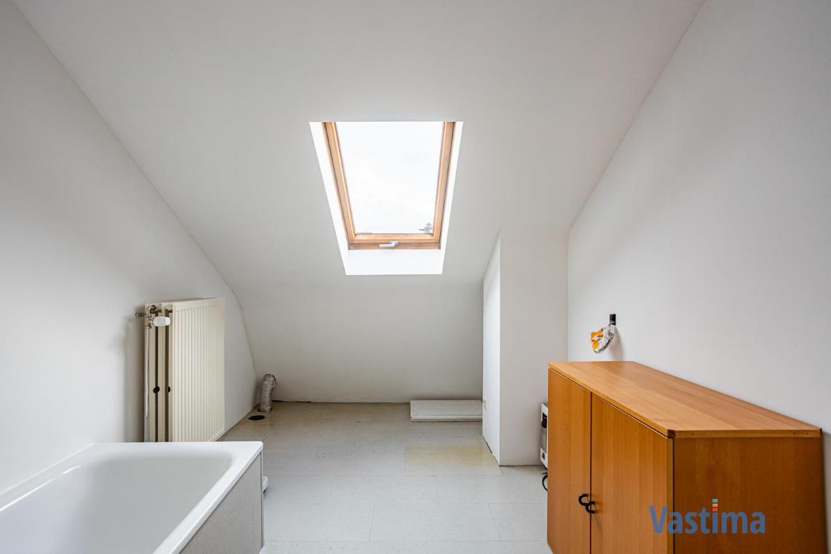 Immo Vastima - Huis Te koop Lede - Ruime halfopen gezinswoning met praktijkruimte en tuin