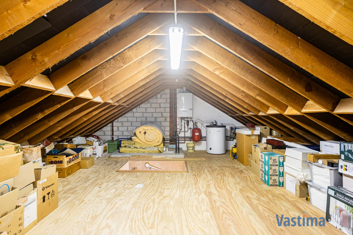 Immo Vastima - Huis Te koop Lede - Ruime halfopen gezinswoning met praktijkruimte en tuin