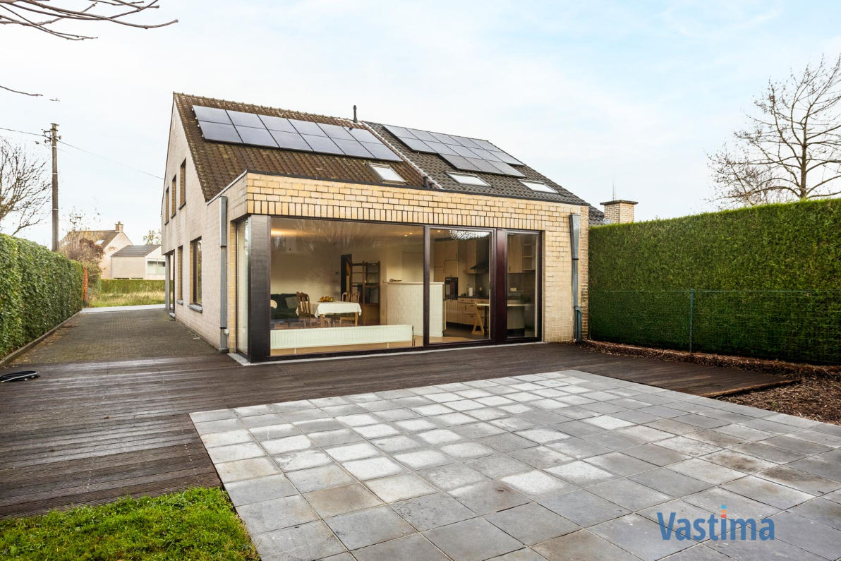 Immo Vastima - Huis Te koop Lede - Ruime halfopen gezinswoning met praktijkruimte en tuin