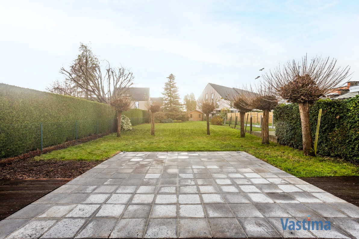 Immo Vastima - Huis Te koop Lede - Ruime halfopen gezinswoning met praktijkruimte en tuin