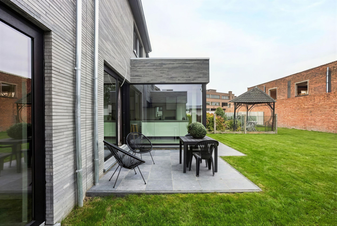 Immo Vastima - Huis Te koop Denderleeuw - Nieuwbouw gesloten woning met 3 slaapkamers, garage en tuin